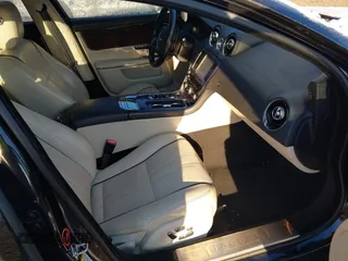 2012 Jaguar XJ XJL z VIN SAJWA2GB0CLV25378, wystawiony jako IAAI lot #42251924 z przebiegiem 90 582 mil mil oraz . Historia ofert i sprzedaży dostępna na DreamBid. Obrazek 5.