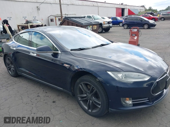 2013 Tesla Model S с VIN 5YJSA1CN1DFP05559, выставлен на аукционе IAAI как лот 42249943 с пробегом 134 399 миль миль и . История ставок и продаж доступна на DreamBid. Изображение 6.