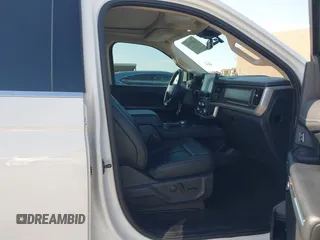 2023 Ford Expedition Max XLT z VIN 1FMJK1H82PEA62734, wystawiony jako IAAI lot #42075156 z przebiegiem 23 926 mil mil oraz . Historia ofert i sprzedaży dostępna na DreamBid. Obrazek 5.