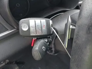 2018 Kia Optima SX z VIN 5XXGV4L21JG182103, wystawiony jako IAAI lot #40522762 z przebiegiem 60 542 mil mil oraz . Historia ofert i sprzedaży dostępna na DreamBid. Obrazek 11.