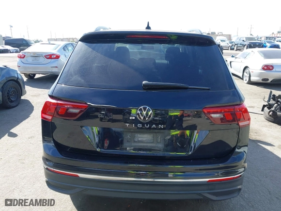 2022 Volkswagen Tiguan S with VIN 3VV1B7AX9NM119626, listed as a IAAI auction lot 40565280 with 29,754 mi miles. Bid and sale history available at carsss.com. Image 17.