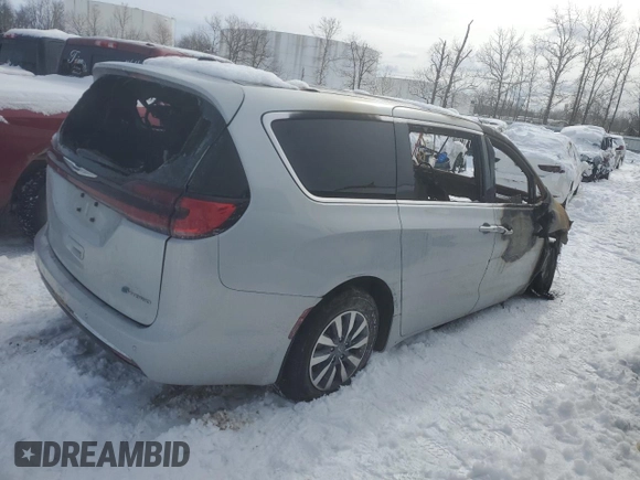 2024 Chrysler Pacifica Hybrid Select z VIN 2C4RC1S72RR147387, wystawiony jako Copart lot #44751815 z przebiegiem Nie podano mil oraz Szkody całkowita. Historia ofert i sprzedaży dostępna na DreamBid. Obrazek 3.
