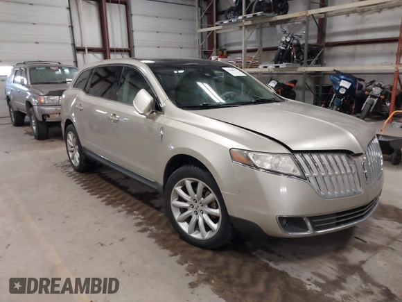 2010 Lincoln MKT with VIN 2LMHJ5AR0ABJ20455, listed as a IAAI auction lot 41460072 with 298,026 mi miles. Bid and sale history available at carsss.com. Image 1.