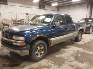 2000 Chevrolet Silverado 1500 LS with VIN 2GCEK19T0Y1274947, listed as a IAAI auction lot 42042066 with 200,262 mi miles. Bid and sale history available at carsss.com. Image 2.