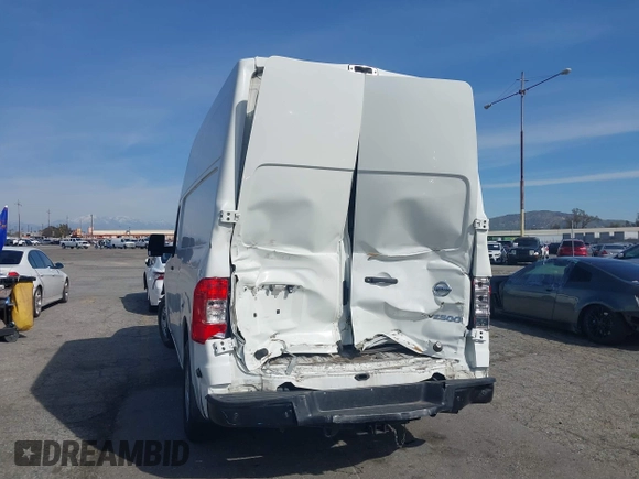 2020 Nissan NV Cargo SV z VIN 1N6BF0LY3LN811787, wystawiony jako IAAI lot #41826864 z przebiegiem 66 237 mil mil oraz . Historia ofert i sprzedaży dostępna na DreamBid. Obrazek 16.