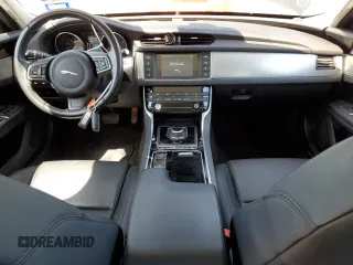 2017 Jaguar XF 20d Premium with VIN SAJBD4BNXHCY43163, listed as a Copart auction lot 39638624 with 30,436 mi miles. Bid and sale history available at carsss.com. Image 8.
