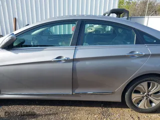 2013 Hyundai Sonata Hybrid with VIN KMHEC4A41DA092477, listed as a IAAI auction lot 41453656 with 124,804 mi miles. Bid and sale history available at carsss.com. Image 6.