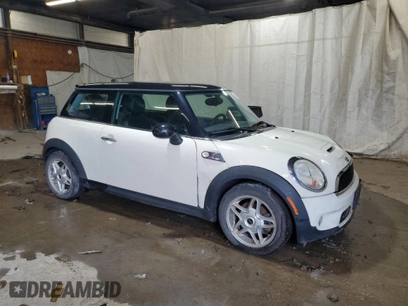 2009 MINI Hardtop S with VIN WMWMF73509TW83066, listed as a Copart auction lot 58603205 with 113,242 mi miles and Salvage title. Bid and sale history available at DreamBid. Image 4.