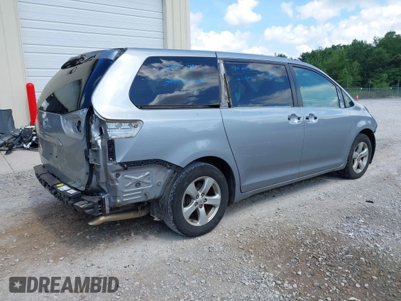 2017 Toyota Sienna LE Auto Access Seat z VIN 5TDKZ3DC9HS791965, wystawiony jako IAAI lot #42624689 z przebiegiem 88 383 mil mil oraz . Historia ofert i sprzedaży dostępna na DreamBid. Obrazek 4.