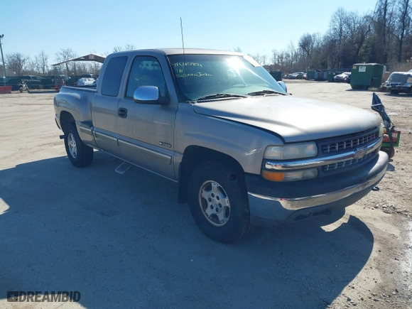 2001 Chevrolet Silverado 1500 LT with VIN 2GCEK19T911405962, listed as a IAAI auction lot 41640904 with 215,079 mi miles. Bid and sale history available at carsss.com. Image 1.