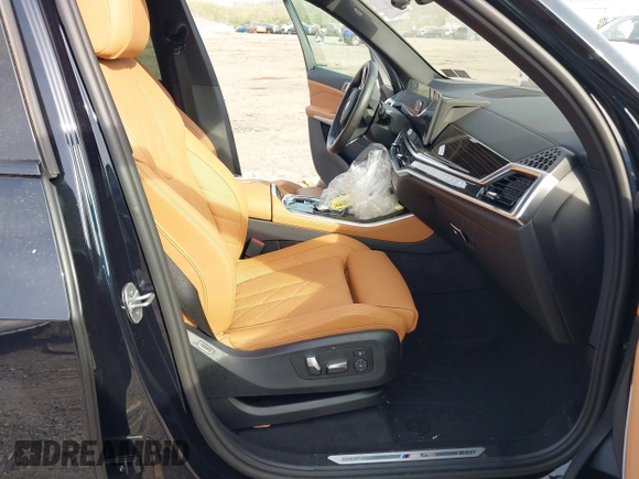2025 BMW X5 xDrive40i z VIN 5UX23EU04S9Y37497, wystawiony jako IAAI lot #42124797 z przebiegiem 6 256 mil mil oraz . Historia ofert i sprzedaży dostępna na DreamBid. Obrazek 5.