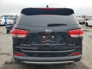2017 Kia Sorento EX z VIN 5XYPHDA59HG246351, wystawiony jako Copart lot #58919185 z przebiegiem 119 615 mil mil oraz Czysty tytuł • Clean title. Historia ofert i sprzedaży dostępna na DreamBid. Obrazek 6.