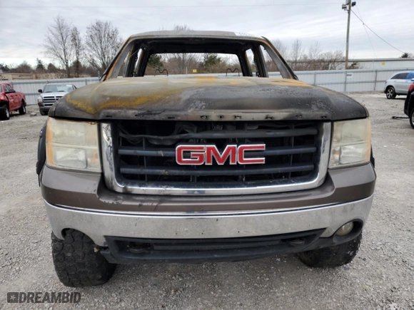 2008 GMC Sierra 1500 Work Truck with VIN 2GTEK133581205079, listed as a Copart auction lot 84610414 with 0 mi miles and Non Repairable. Bid and sale history available at carsss.com. Image 5.