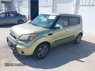 2010 Kia Soul + with VIN KNDJT2A21A7111933, listed as a IAAI auction lot 42025069 with 185,662 mi miles. Bid and sale history available at carsss.com. Image 2.