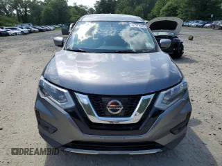 2017 Nissan Rogue SV z VIN KNMAT2MV0HP613929, wystawiony jako Copart lot #61374035 z przebiegiem 127 530 mil mil oraz Szkoda całkowita • Salvage title. Historia ofert i sprzedaży dostępna na DreamBid. Obrazek 5.