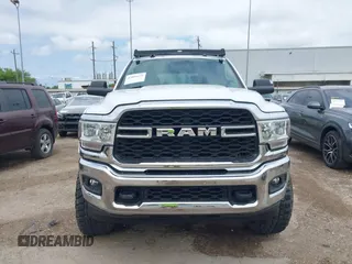 2019 Ram 2500 Big Horn with VIN 3C6UR5DL7KG587151, listed as a IAAI auction lot 42086628 with 137,868 mi miles. Bid and sale history available at carsss.com. Image 12.