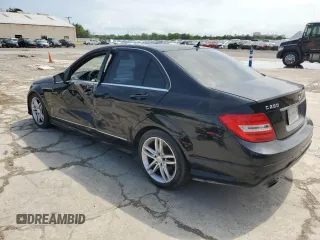 2014 Mercedes-Benz C 250 Sport z VIN WDDGF4HB9EA934191, wystawiony jako Copart lot #56050175 z przebiegiem 186 887 mil mil oraz Szkoda całkowita • Salvage title. Historia ofert i sprzedaży dostępna na DreamBid. Obrazek 2.