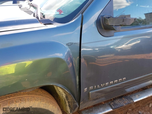 2008 Chevrolet Silverado 1500 LT w/1LT with VIN 2GCEC19J281258809, listed as a IAAI auction lot 40894258 with 297,614 mi miles. Bid and sale history available at carsss.com. Image 12.
