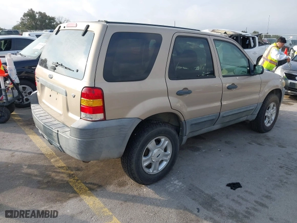 2007 Ford Escape XLT with VIN 1FMYU03157KB25095, listed as a IAAI auction lot 41501314 with 131,738 mi miles. Bid and sale history available at carsss.com. Image 4.