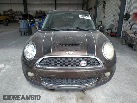 2010 MINI Hardtop S with VIN WMWMF7C51ATX45076, listed as a Copart auction lot 57240395 with 81,901 mi miles and Clean title. Bid and sale history available at DreamBid. Image 5.