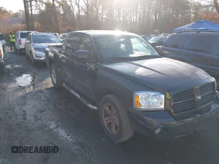 2007 Dodge Dakota SLT z VIN 1D7HW48N47S269812, wystawiony jako IAAI lot #41496814 z przebiegiem 160 807 mil mil oraz . Historia ofert i sprzedaży dostępna na DreamBid. Obrazek 1.