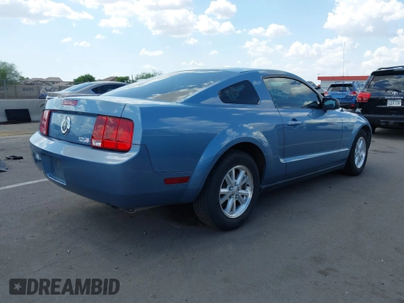2008 Ford Mustang Deluxe z VIN 1ZVHT80N885150812, wystawiony jako IAAI lot #42428608 z przebiegiem 128 804 mil mil oraz . Historia ofert i sprzedaży dostępna na DreamBid. Obrazek 4.