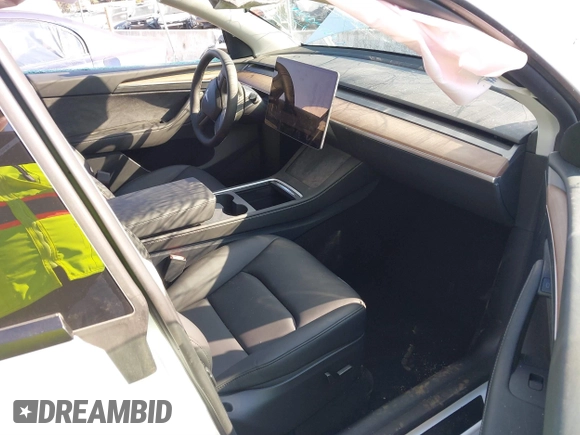 2024 Tesla Model Y Long Range with VIN 7SAYGDEE0RF209847, listed as a IAAI auction lot 41447620 with 7,646 mi miles and . Bid and sale history available at DreamBid. Image 5.