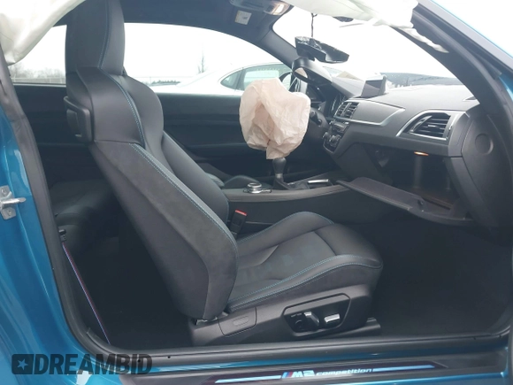 2021 BMW M2 Competition z VIN WBS2U7C02M7H63454, wystawiony jako IAAI lot #41063808 z przebiegiem 15 047 mil mil oraz . Historia ofert i sprzedaży dostępna na DreamBid. Obrazek 5.