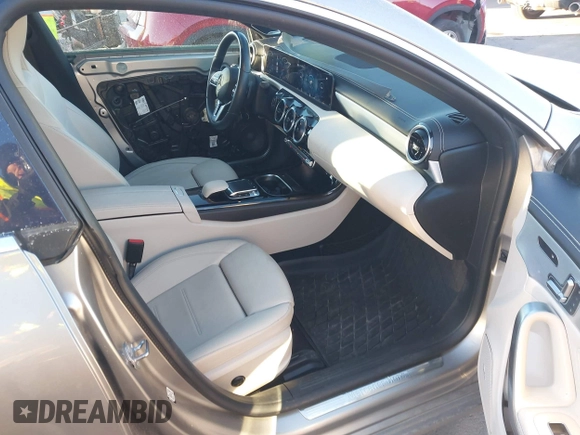 2020 Mercedes-Benz CLA 250 z VIN WDD5J4HB1LN036082, wystawiony jako IAAI lot #41528585 z przebiegiem 44 600 mil mil oraz . Historia ofert i sprzedaży dostępna na DreamBid. Obrazek 5.
