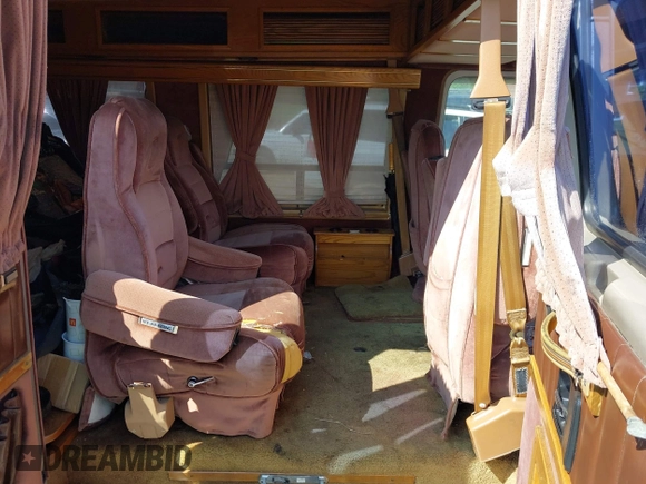 1988 Chevrolet Chevy Van z VIN 1GBEG25K8J7123095, wystawiony jako IAAI lot #42355125 z przebiegiem 92 496 mil mil oraz . Historia ofert i sprzedaży dostępna na DreamBid. Obrazek 8.
