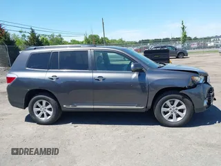 2011 Toyota Highlander z VIN 5TDBK3EH7BS064202, wystawiony jako IAAI lot #42288284 z przebiegiem 166 883 mil mil oraz . Historia ofert i sprzedaży dostępna na DreamBid. Obrazek 13.