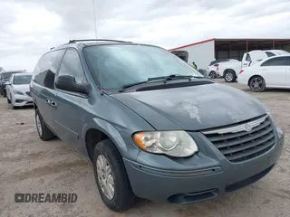 2006 Chrysler Town & Country LWB LX with VIN 2A4GP44R56R833456, listed as a IAAI auction lot 41720958 with 184,843 mi miles. Bid and sale history available at carsss.com. Image 1.