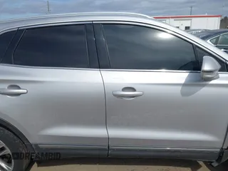 2017 Lincoln MKC Reserve with VIN 5LMCJ3D98HUL54981, listed as a IAAI auction lot 41721206 with 82,318 mi miles. Bid and sale history available at carsss.com. Image 13.