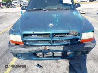 1998 Dodge Dakota SLT with VIN 1B7FL26X2WS685844, listed as a IAAI auction lot 41857719 with Not Provided miles and . Bid and sale history available at carsss.com. Image 17.