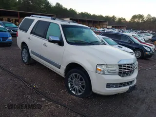 2008 Lincoln Navigator with VIN 5LMFU285X8LJ02144, listed as a IAAI auction lot 41439567 with 268,377 mi miles. Bid and sale history available at carsss.com. Image 1.