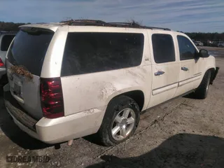 2008 Chevrolet Suburban LTZ with VIN 1GNFC16J28R219015, listed as a IAAI auction lot 41110111 with 1 mi miles. Bid and sale history available at carsss.com. Image 4.