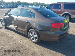 2012 Volkswagen Jetta TDI w/Premium с VIN 3VWLL7AJ7CM081288, выставлен на аукционе IAAI как лот 42263252 с пробегом 92 693 миль миль и . История ставок и продаж доступна на DreamBid. Изображение 3.
