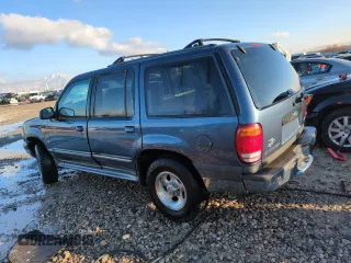 2000 Ford Explorer XLT with VIN 1FMZU83P4YUA57305, listed as a Copart auction lot 45678075 with 237,249 mi miles and Salvage title. Bid and sale history available at DreamBid. Image 2.