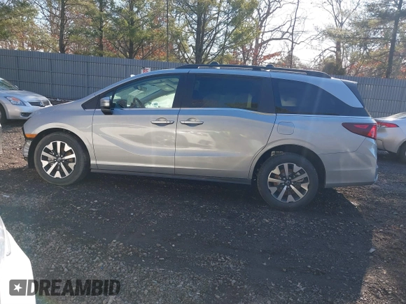 2025 Honda Odyssey EX-L with VIN 5FNRL6H64SB016104, listed as a IAAI auction lot 41456550 with 61 mi miles and . Bid and sale history available at DreamBid. Image 14.