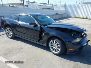 2010 Ford Mustang V6 с VIN 1ZVBP8AN5A5157571, выставлен на аукционе IAAI как лот 42153145 с пробегом 116 493 миль миль и . История ставок и продаж доступна на DreamBid. Изображение 1.