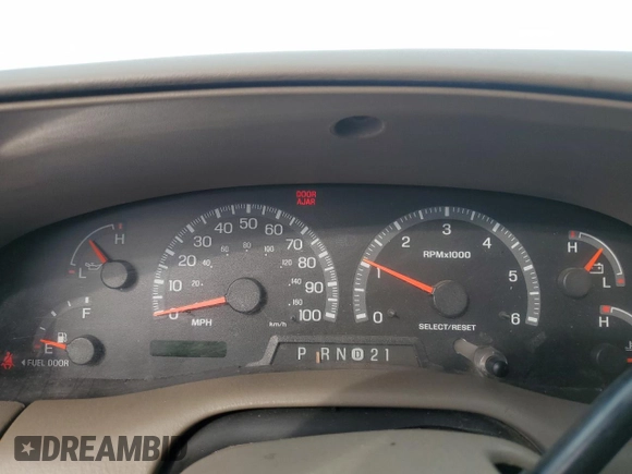 2000 Ford Expedition XLT with VIN 1FMRU1569YLA22051, listed as a Copart auction lot 47733465 with 0 mi miles and Salvage Title. Bid and sale history available at carsss.com. Image 9.