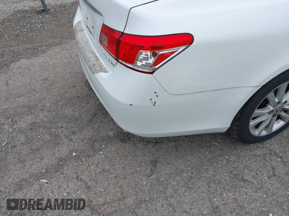 2011 Lexus ES 330 z VIN JTHBK1EG1B2440216, wystawiony jako IAAI lot #42685415 z przebiegiem 133 902 mil mil oraz . Historia ofert i sprzedaży dostępna na DreamBid. Obrazek 20.