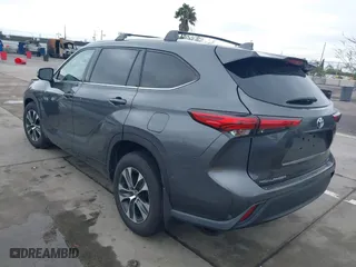 2020 Toyota Highlander XLE with VIN 5TDHZRAH5LS004127, listed as a IAAI auction lot 41763819 with 53,228 mi miles. Bid and sale history available at carsss.com. Image 3.