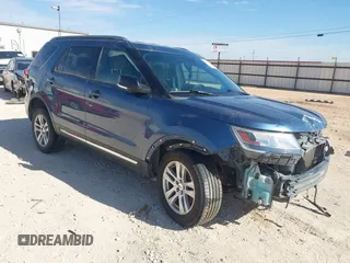 2018 Ford Explorer XLT with VIN 1FM5K8D86JGC41452, listed as a IAAI auction lot 41772061 with 121,192 mi miles and . Bid and sale history available at carsss.com. Image 1.