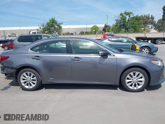 2013 Lexus ES 300h Hybrid with VIN JTHBW1GG6D2023923, listed as a IAAI auction lot 42099648 with 226,437 mi miles. Bid and sale history available at carsss.com. Image 14.