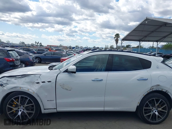 2019 Maserati Levante S with VIN ZN661YUS1KX318915, listed as a IAAI auction lot 41949952 with 74,355 mi miles. Bid and sale history available at carsss.com. Image 14.