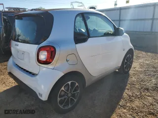 2017 Smart fortwo pure with VIN WMEFJ5DA6HK219988, listed as a Copart auction lot 71891414 with 9,731 mi miles and Clean Title. Bid and sale history available at carsss.com. Image 3.