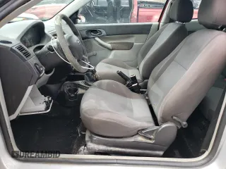 2007 Ford Focus S z VIN 1FAFP31N67W299458, wystawiony jako Copart lot #52703425 z przebiegiem 231 936 mil mil oraz Szkody całkowita. Historia ofert i sprzedaży dostępna na DreamBid. Obrazek 7.