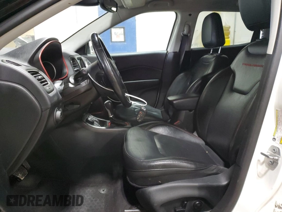 2019 Jeep Compass Trailhawk with VIN 3C4NJDDB5KT703542, listed as a Copart auction lot 54506705 with 86,178 mi miles and Salvage Title. Bid and sale history available at DreamBid. Image 7.