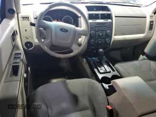 2008 Ford Escape XLS z VIN 1FMCU92Z78KB78176, wystawiony jako Copart lot #54753515 z przebiegiem 126 963 mil mil oraz Czysty tytuł • Clean title. Historia ofert i sprzedaży dostępna na DreamBid. Obrazek 8.